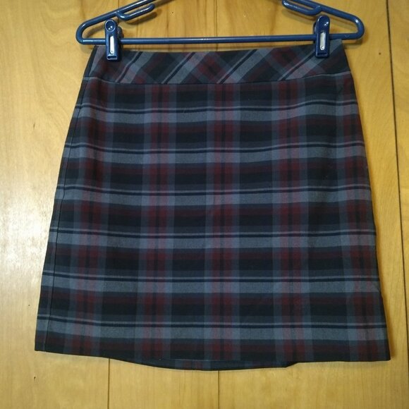 LOFT Dresses & Skirts - ANN TAYLOR LOFT WOMEN'S SIZE 4P A-LINE SHORT PLAID SKIRT